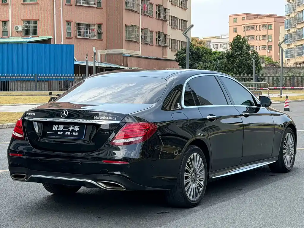 MERCEDES-BENZ E CLASS