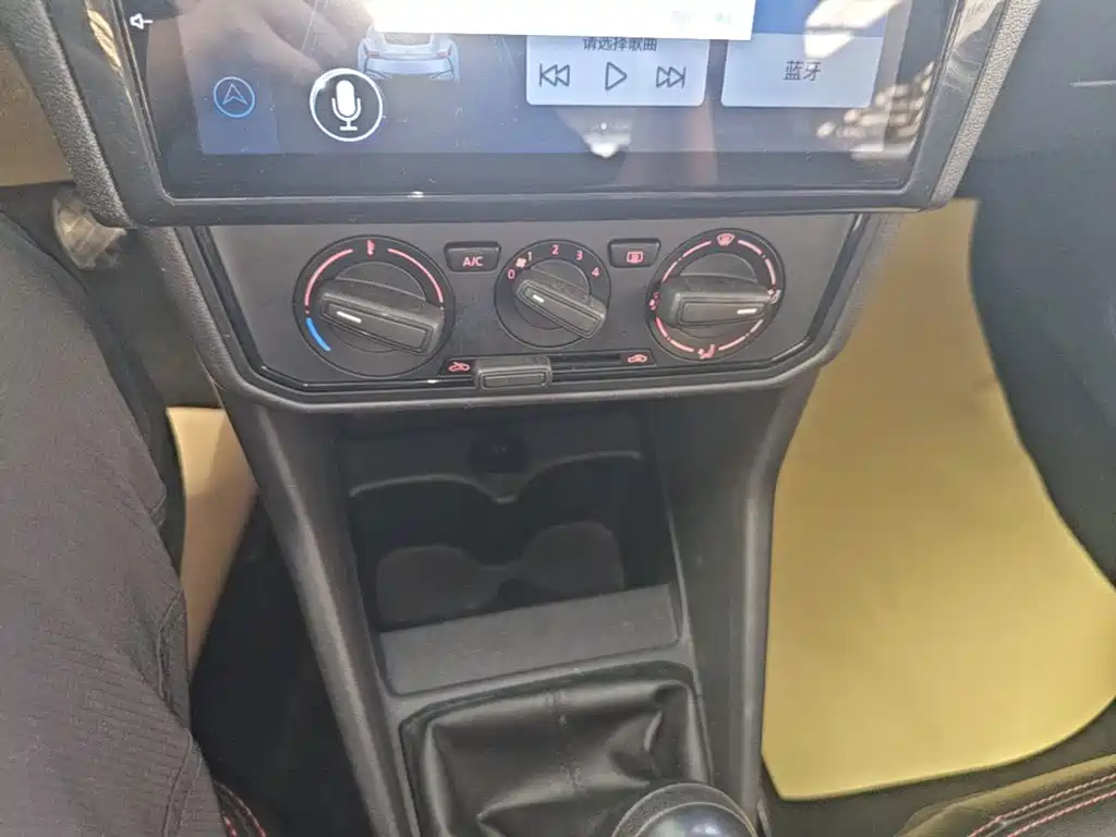 Volkswagen Jetta — миниатюра 13