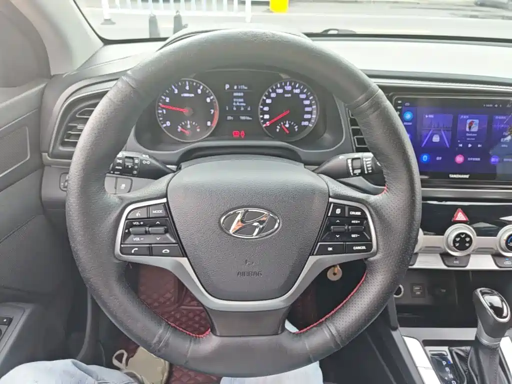 Hyundai Elantra — миниатюра 11