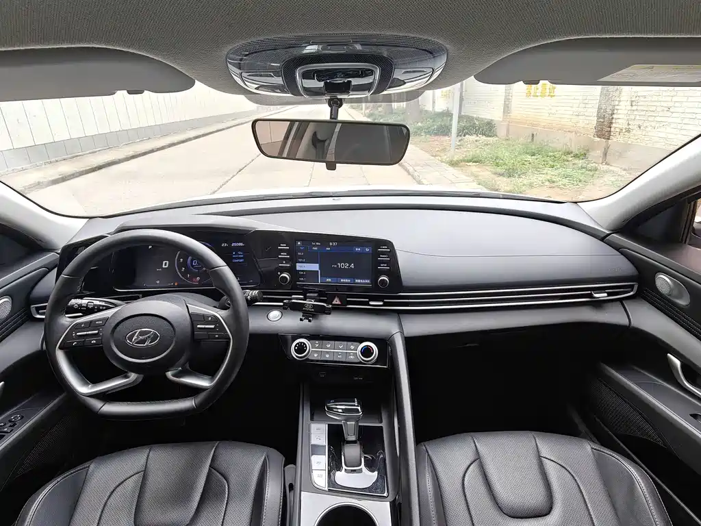 Hyundai Elantra — миниатюра 15