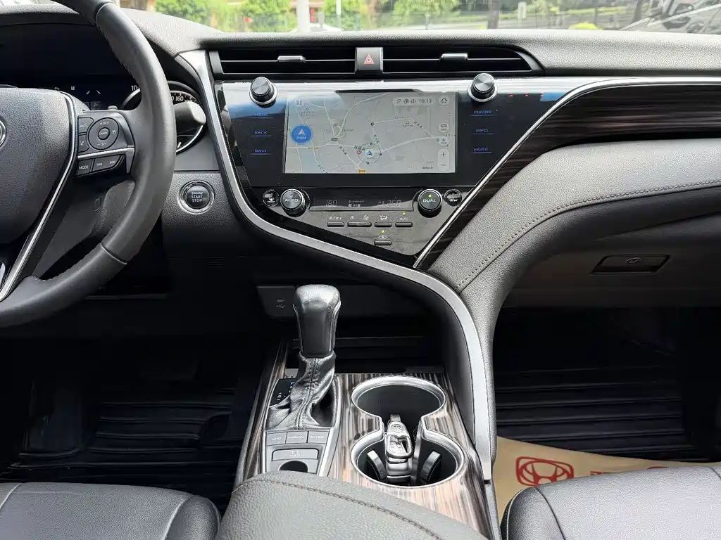 Toyota Camry — миниатюра 13