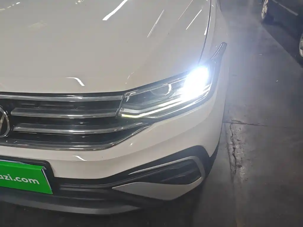 Volkswagen Tiguan L — миниатюра 24