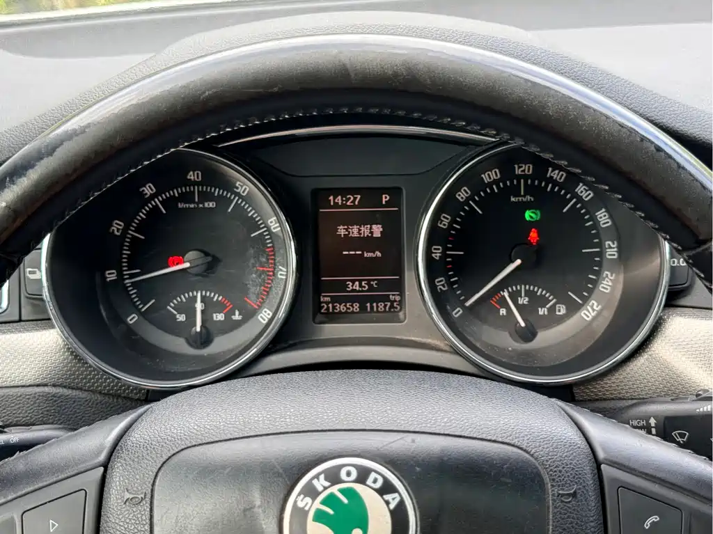Skoda Superb — миниатюра 9