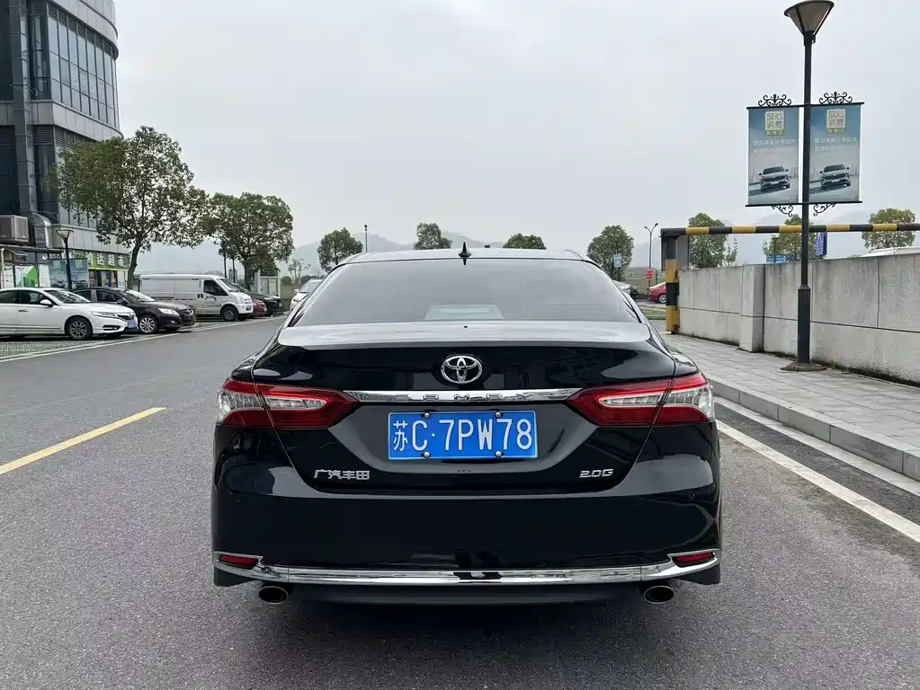 TOYOTA CAMRY