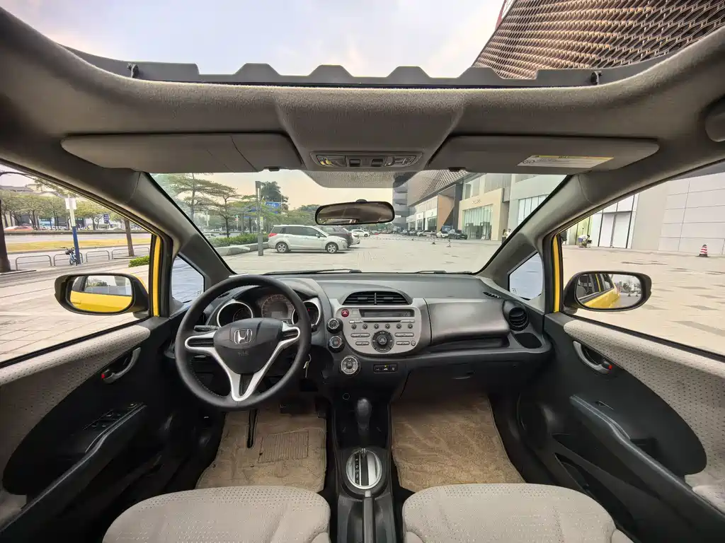 Honda Fit — миниатюра 13