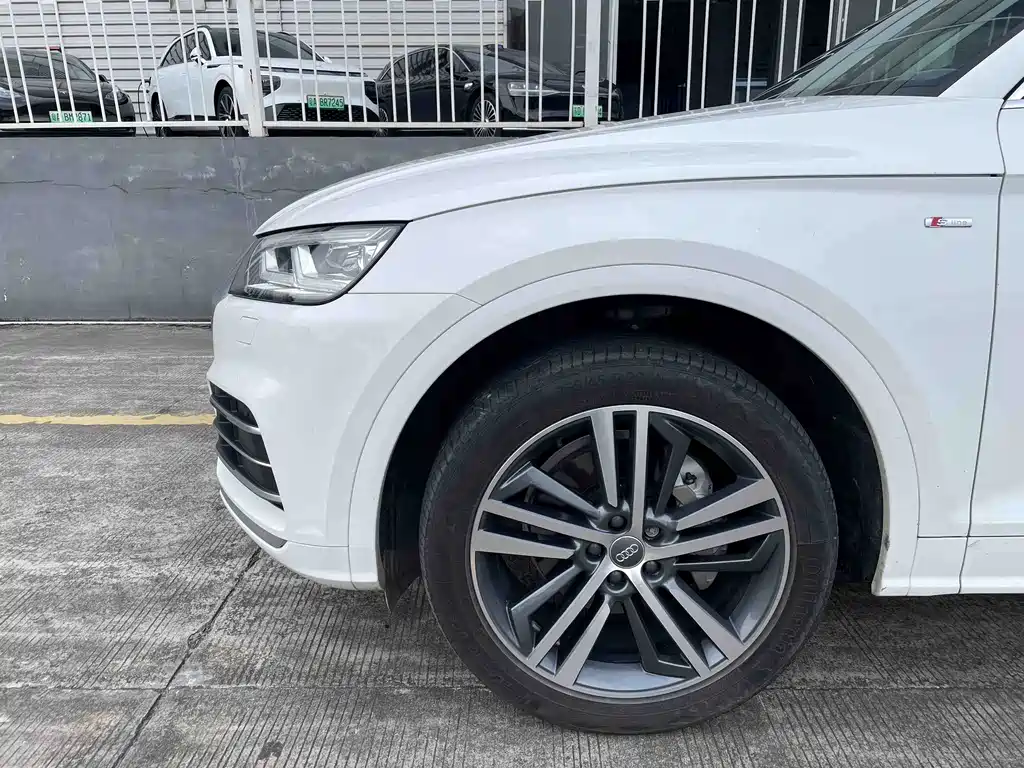 Audi Q5L — миниатюра 5