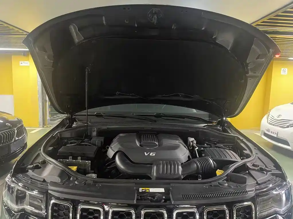 Jeep Grand Cherokee (Import) — миниатюра 13