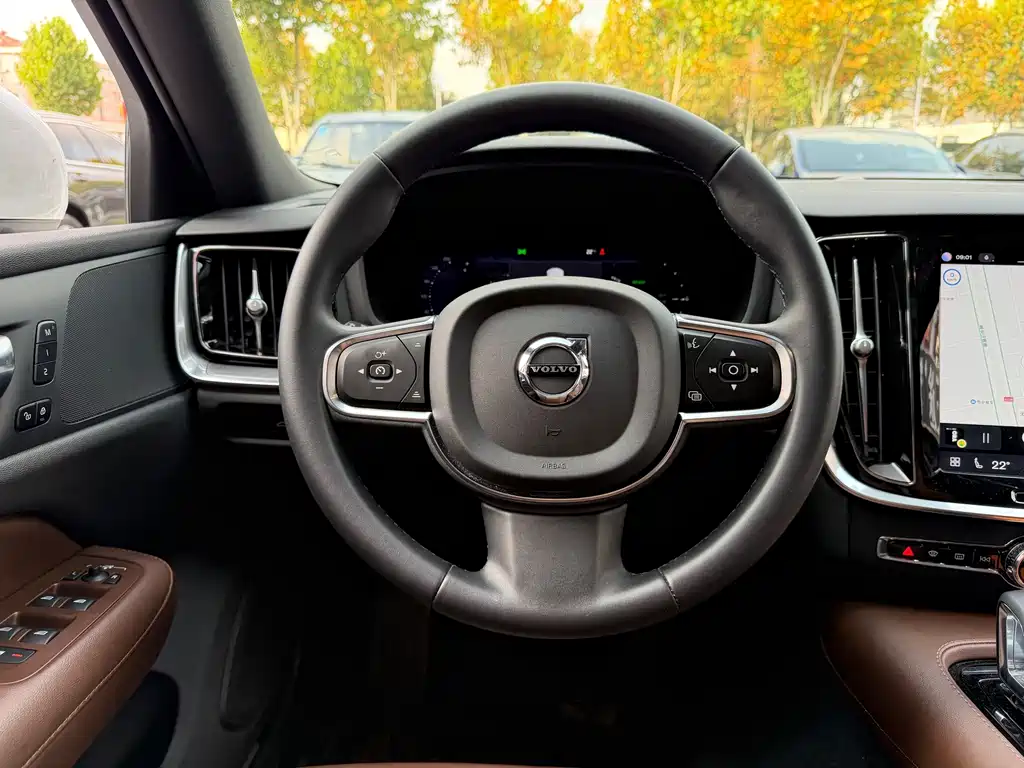 Volvo S60 PHEV — миниатюра 12