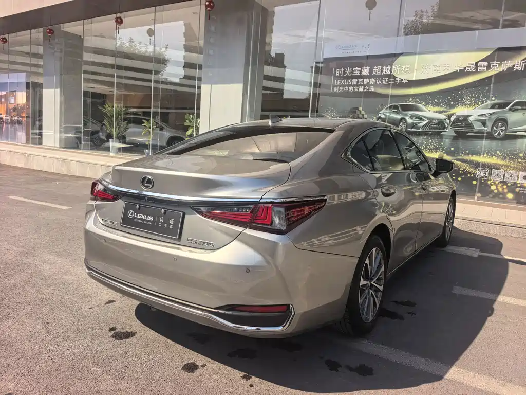 Lexus ES — миниатюра 6