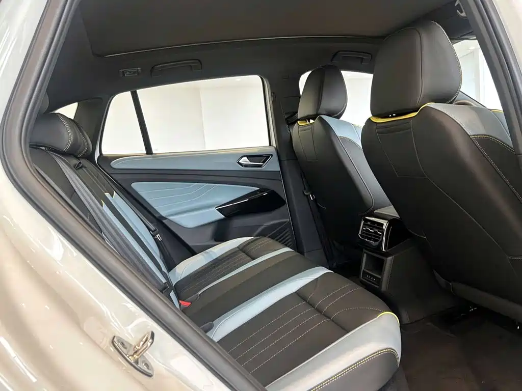 Volkswagen ID.4 X — миниатюра 4