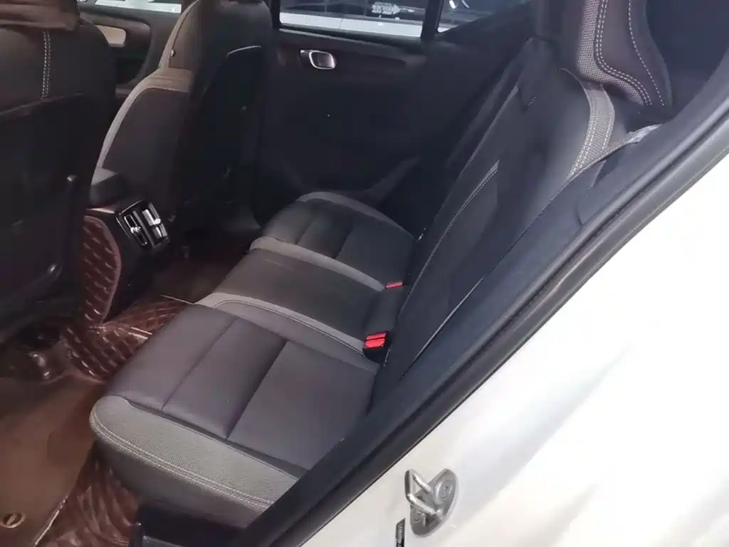 Volvo XC40 — миниатюра 17