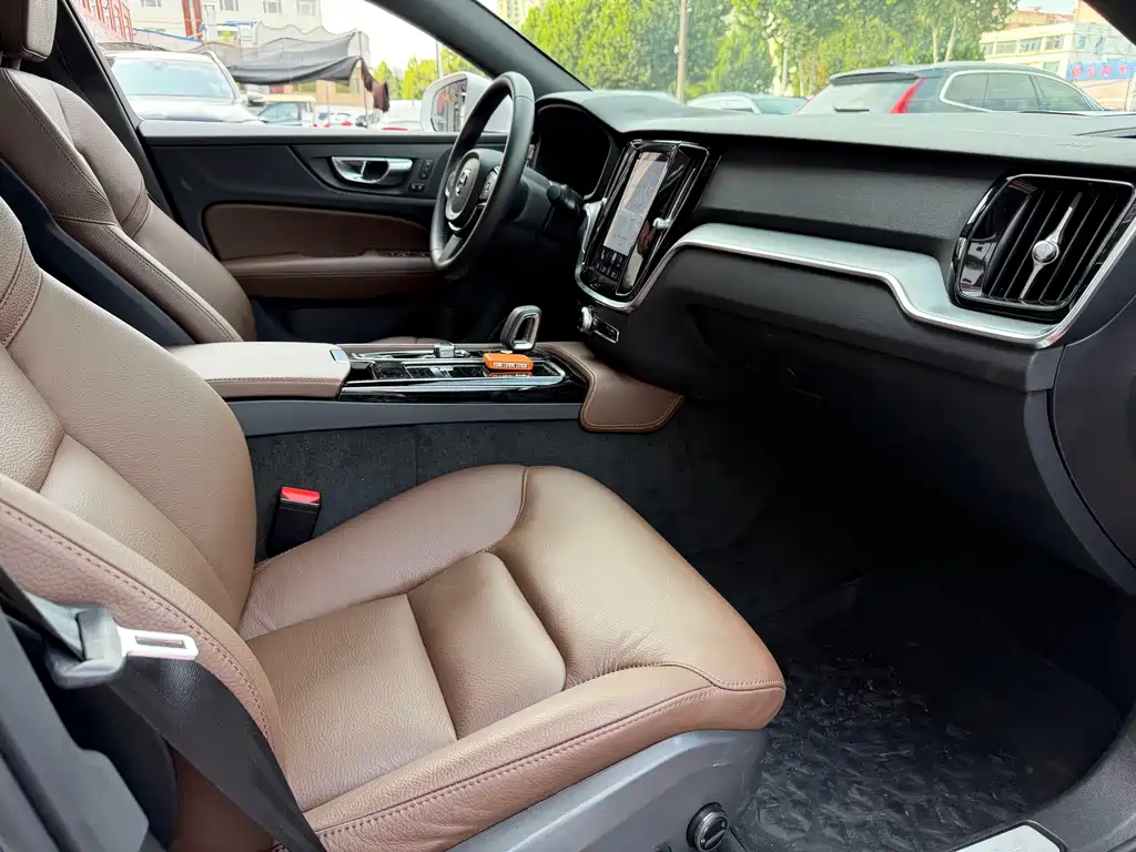 Volvo S60 PHEV — миниатюра 14