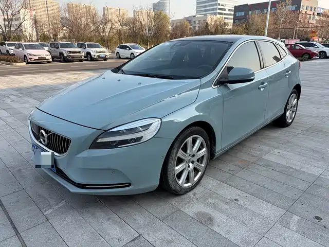volvo v40