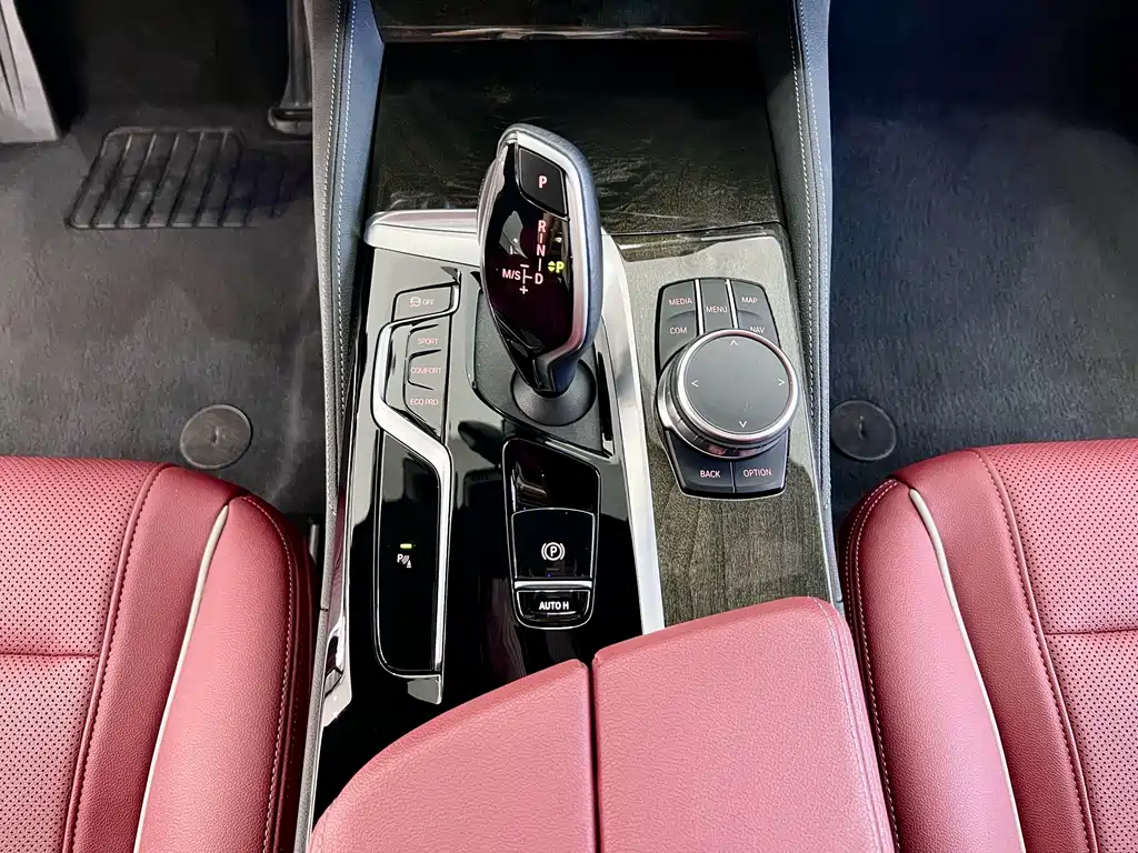 BMW 5 Series — миниатюра 18