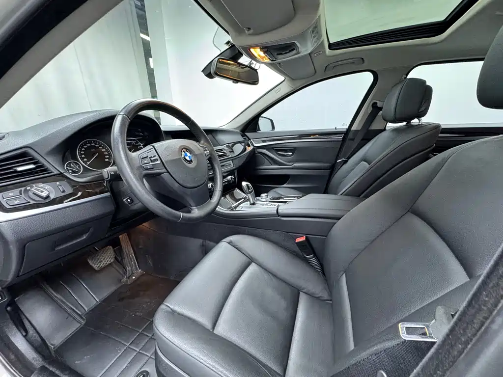 BMW 5 Series — миниатюра 11