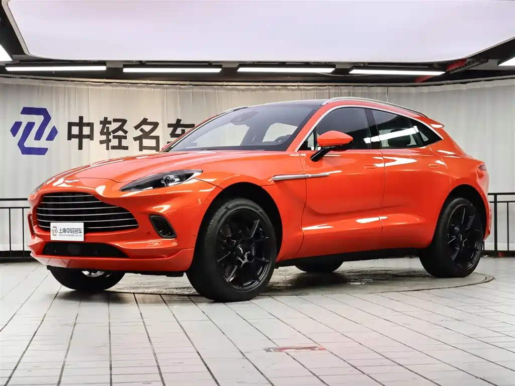 Aston Martin DBX 2025