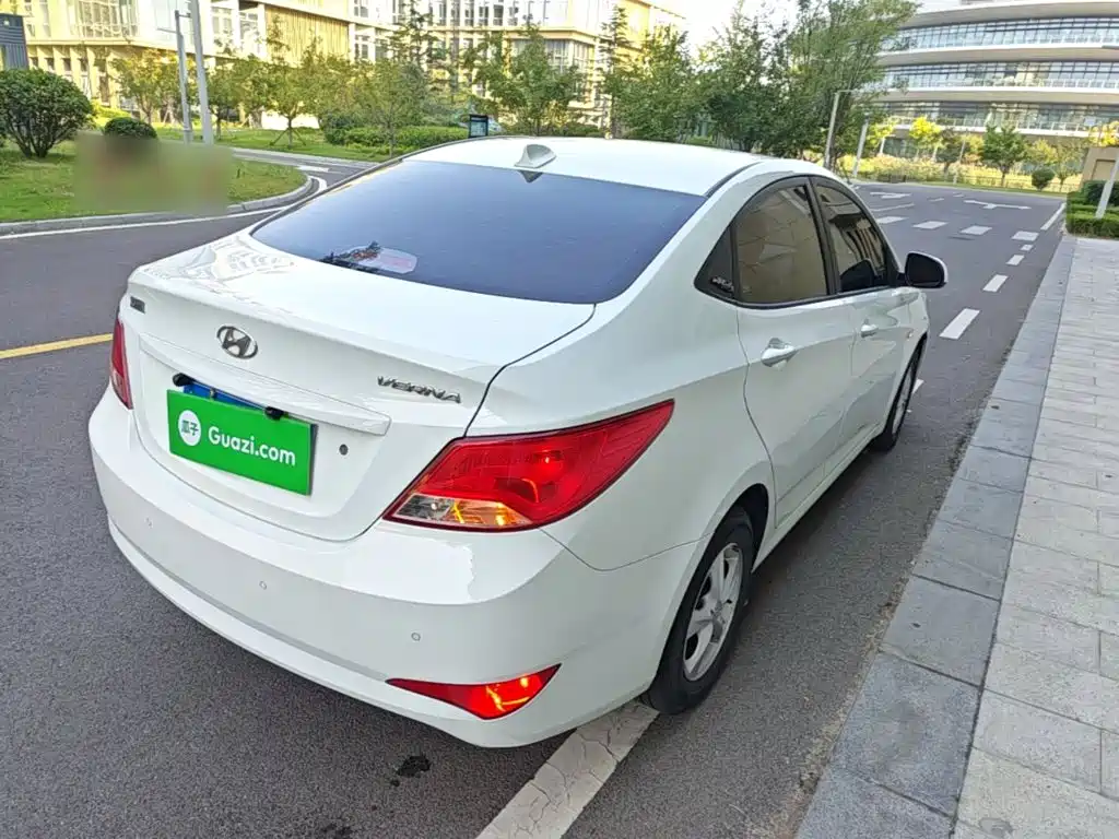 Hyundai Verna — миниатюра 7