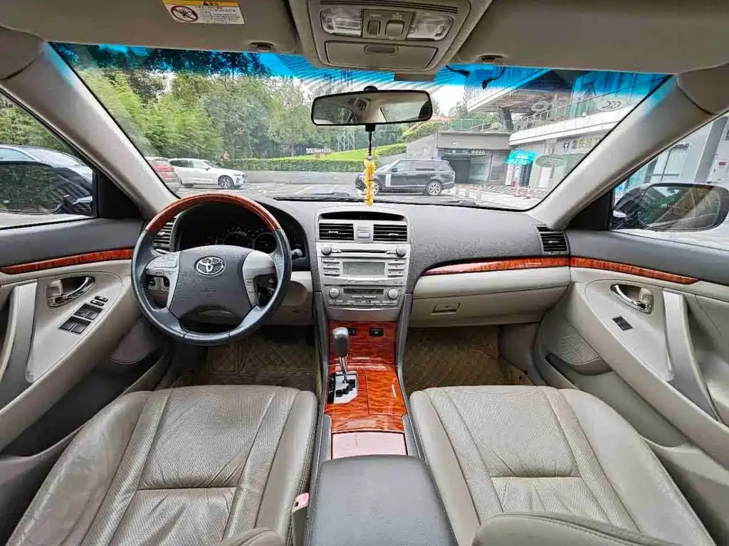 Toyota Camry — миниатюра 18