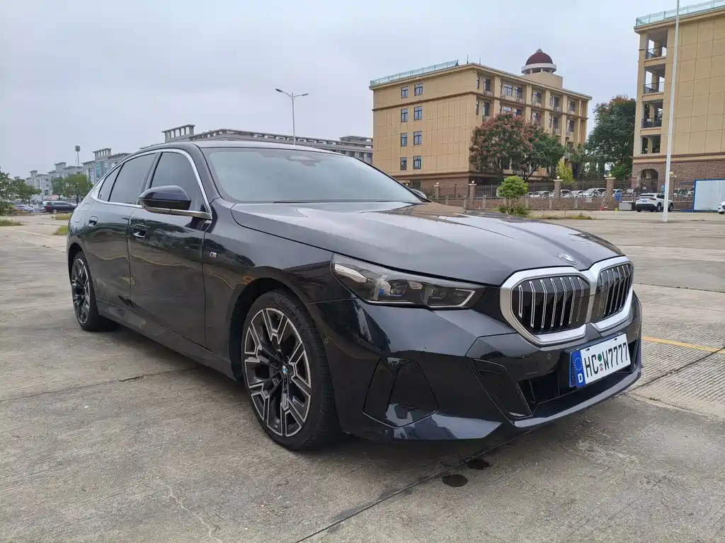 BMW 5 Series — миниатюра 3