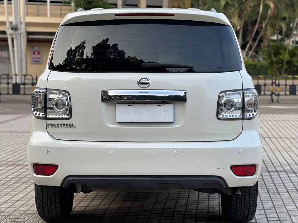 Nissan Patrol — миниатюра 12