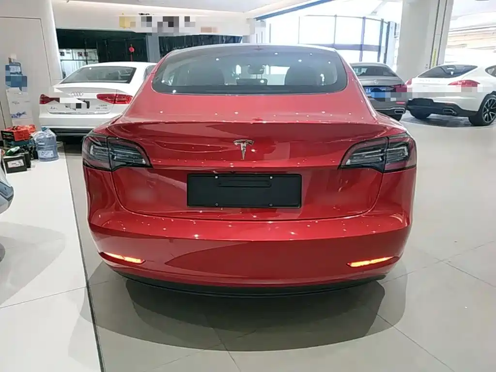 Tesla Model 3 — миниатюра 6