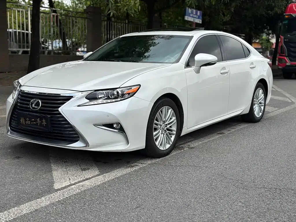 Lexus ES 2017