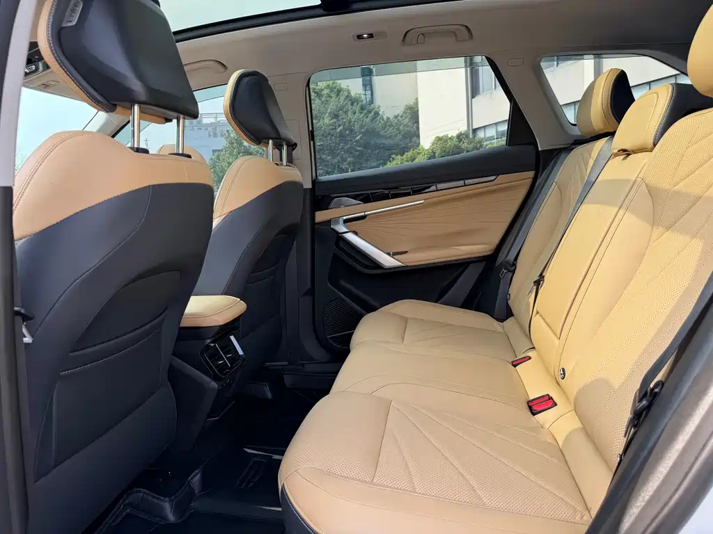 Geely Boyue L — миниатюра 10
