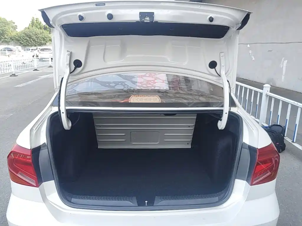 Volkswagen Jetta — миниатюра 19