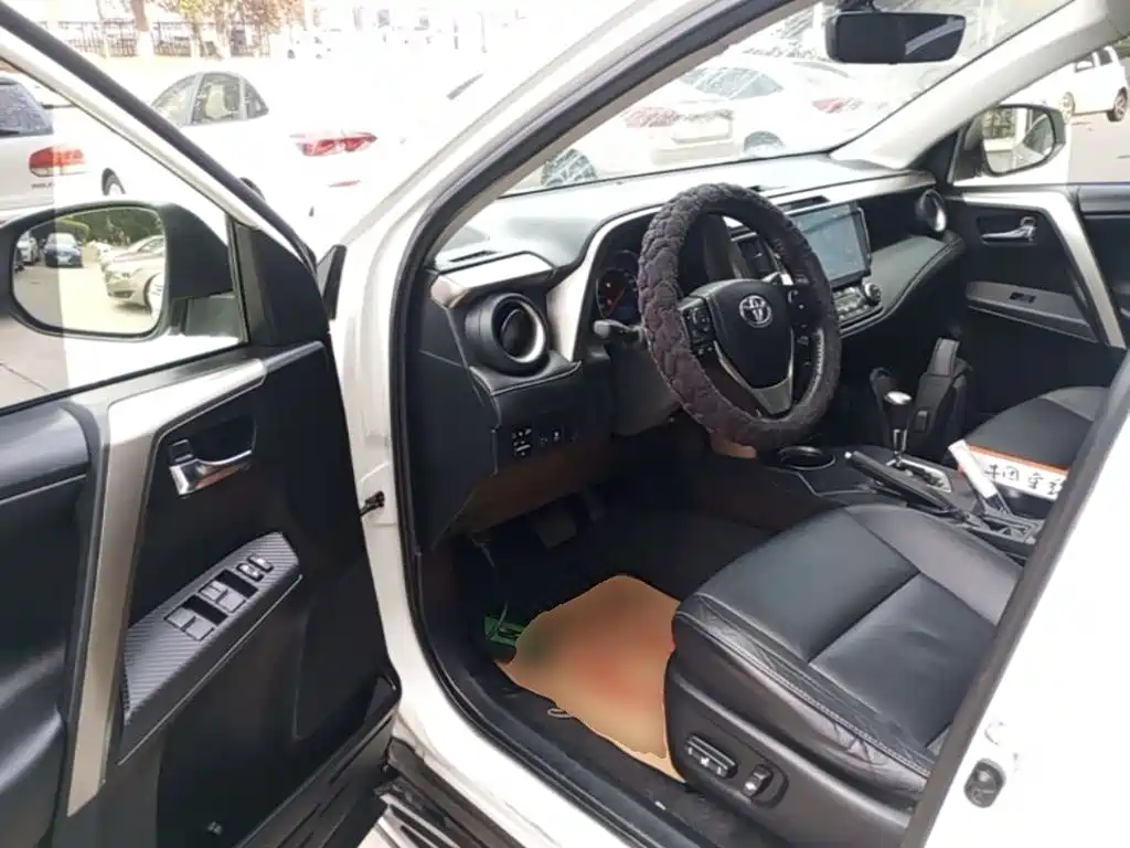 Toyota RAV4 — миниатюра 16