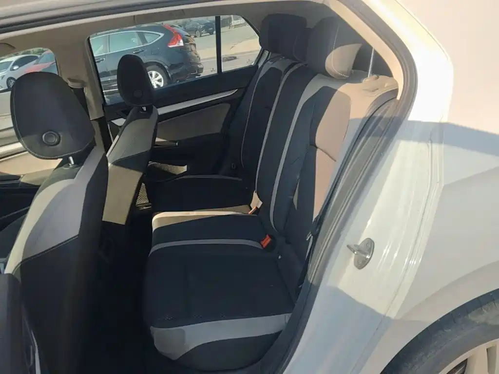 Volkswagen Golf — миниатюра 17