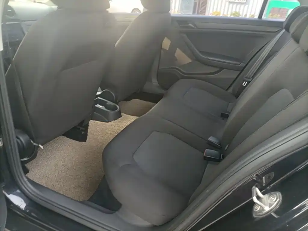 Volkswagen Jetta — миниатюра 17