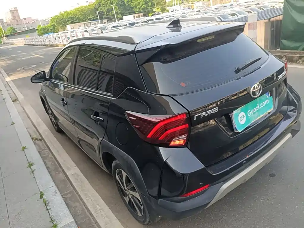 Toyota Yaris L — миниатюра 5