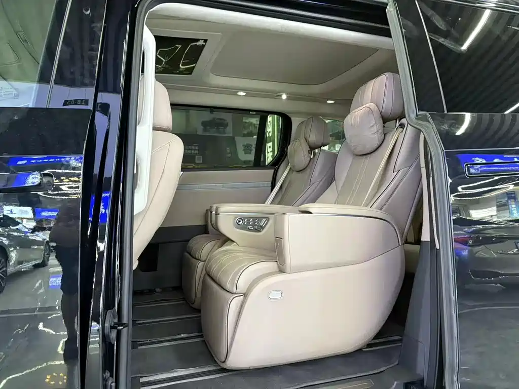 XPeng X9 — миниатюра 9
