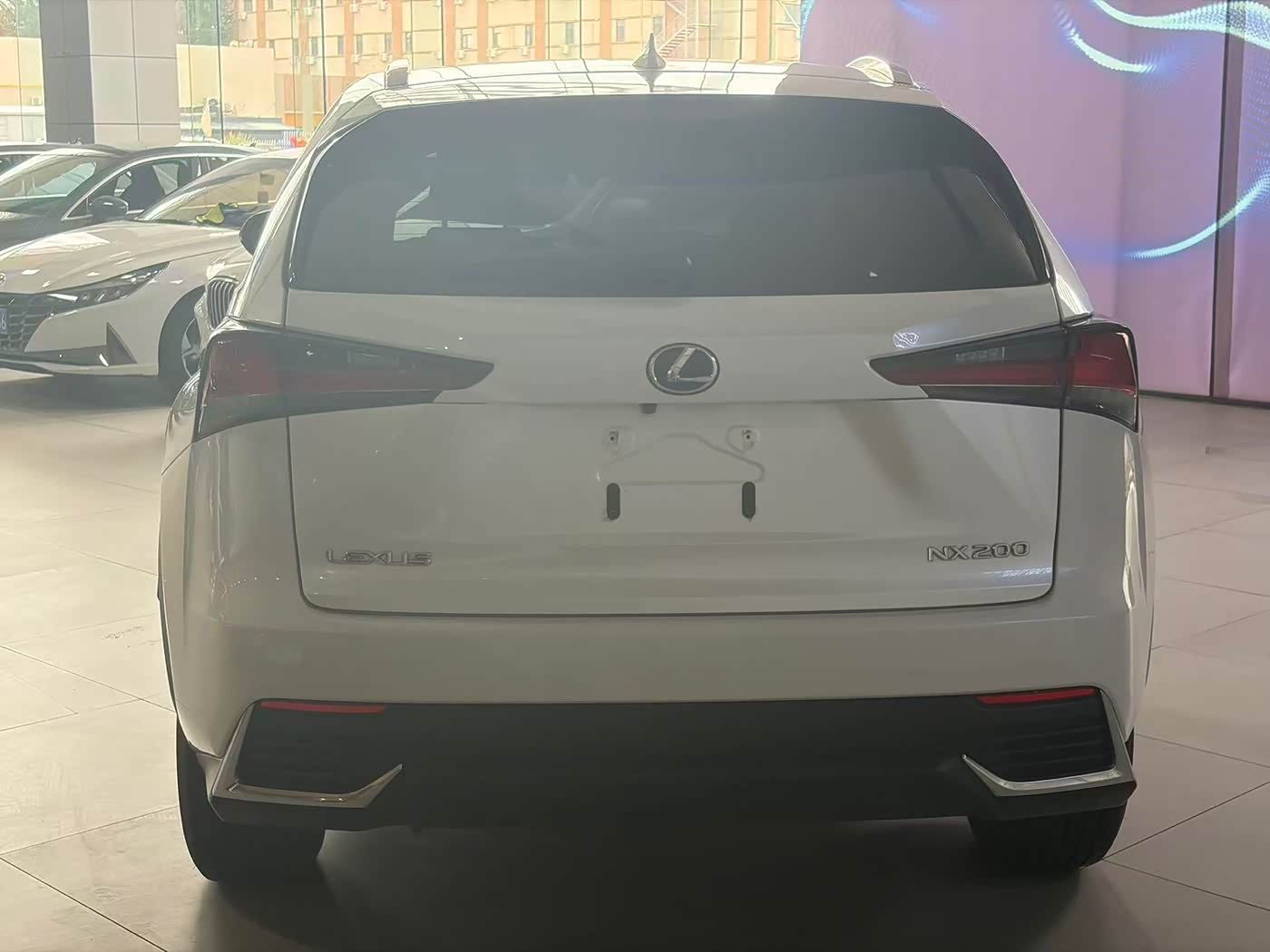 Lexus NX 2.0 л 2021 г. Белый, пробег 48000 км