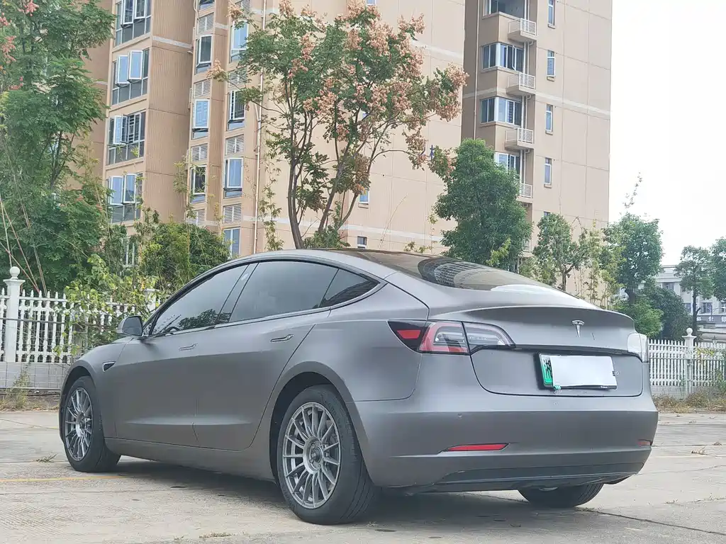 Tesla Model 3 — миниатюра 4