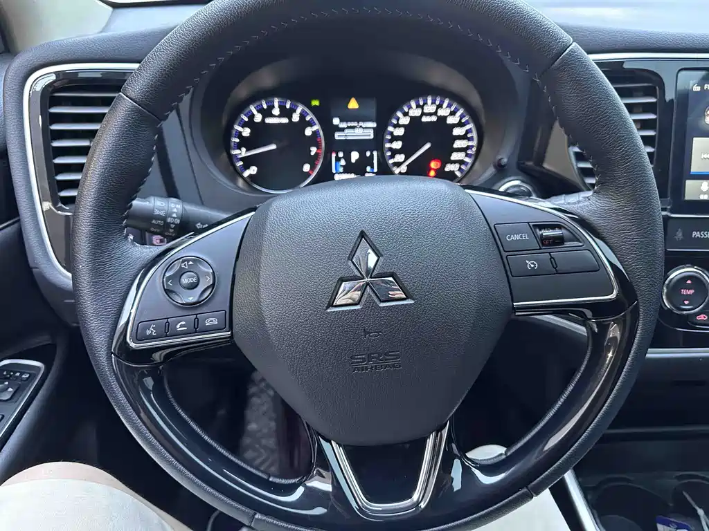 Mitsubishi Outlander — миниатюра 12