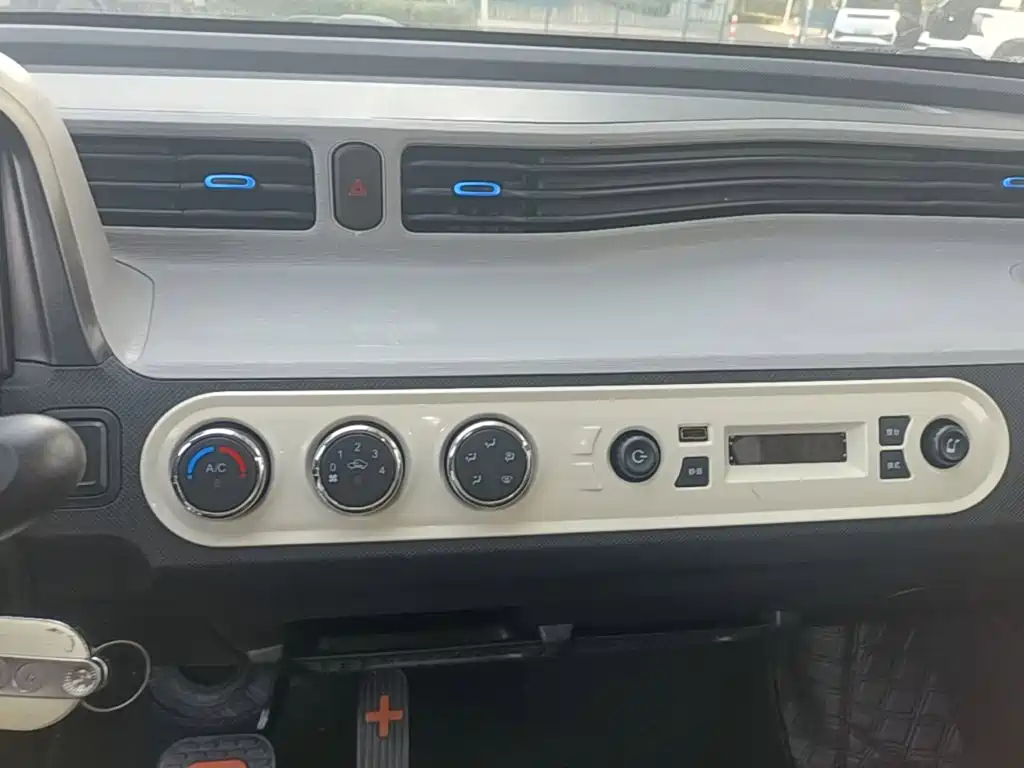 Wuling MINIEV — миниатюра 13