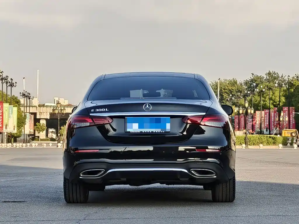 Mercedes-Benz E-Class — миниатюра 4