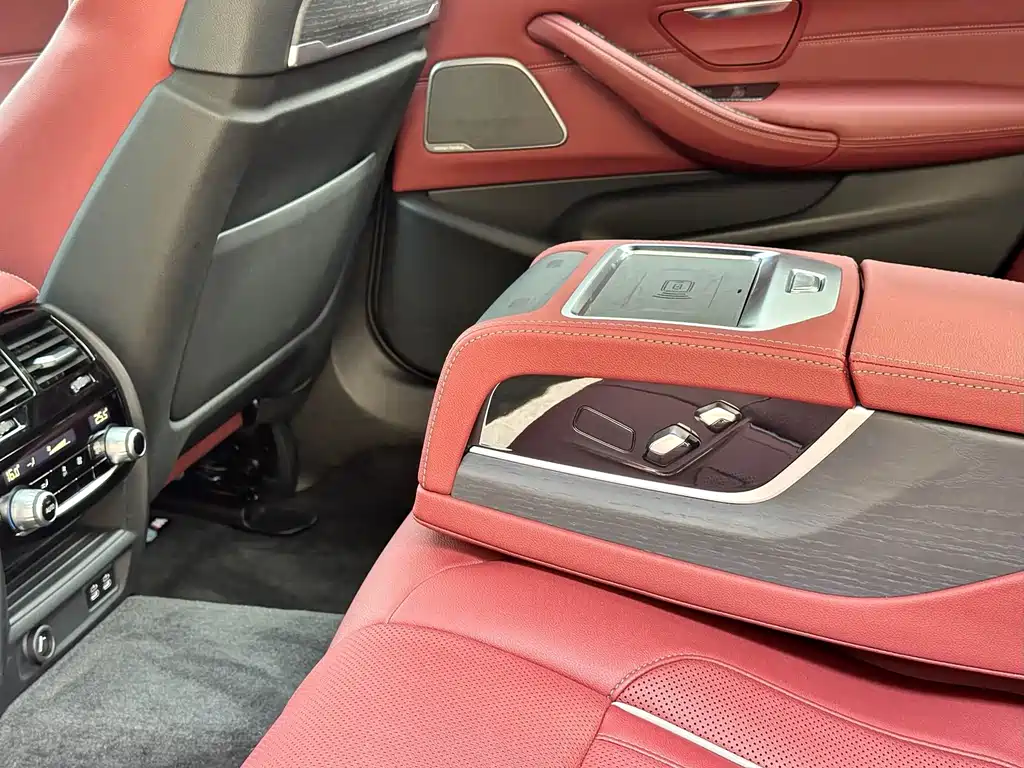 BMW 5 Series — миниатюра 9