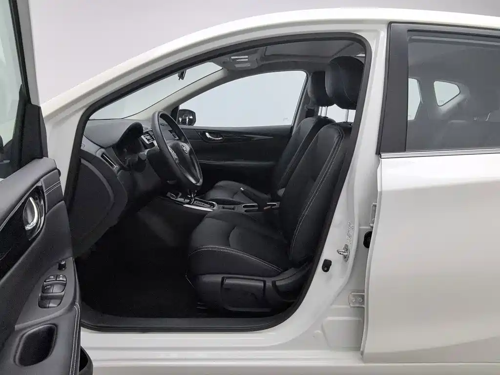 Nissan Tiida — миниатюра 10