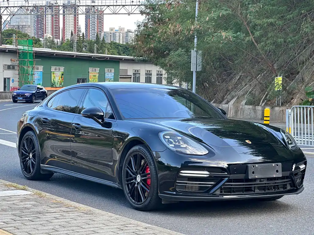 PORSCHE PANAMERA