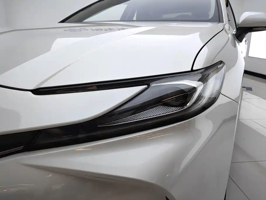Toyota Camry — миниатюра 5