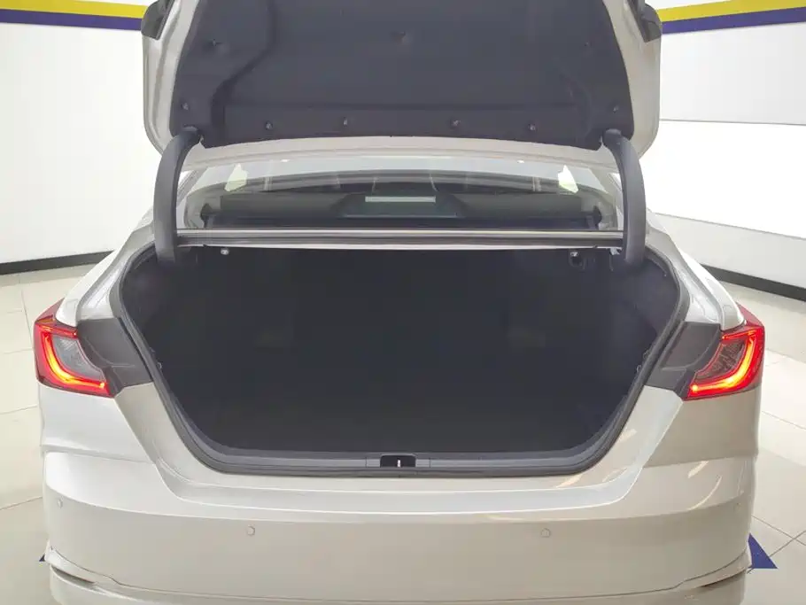 Toyota Camry — миниатюра 4