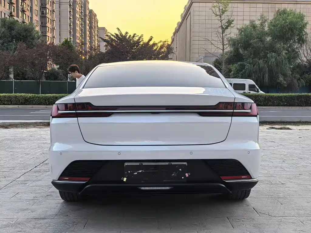BYD Han — миниатюра 8