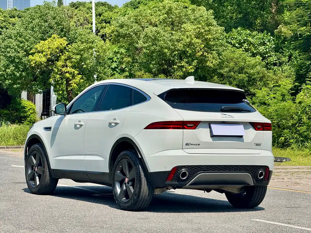 Jaguar E-PACE — миниатюра 19