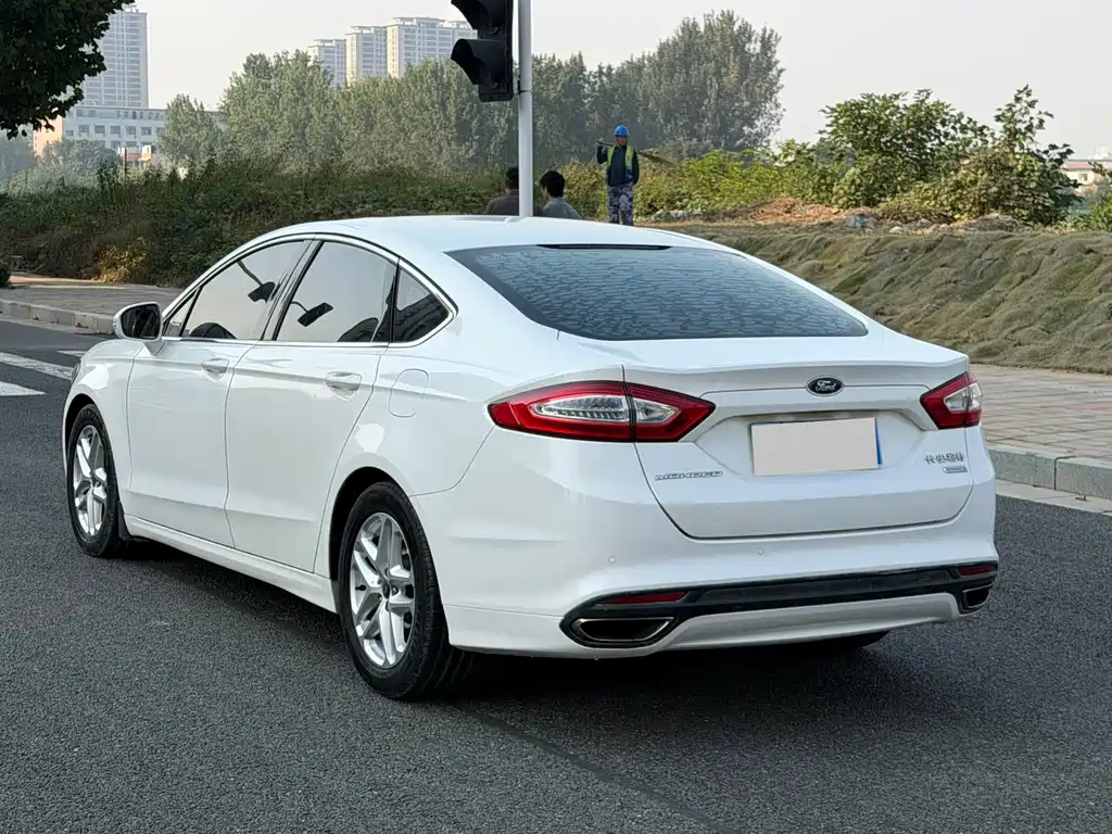 Ford Mondeo — миниатюра 7