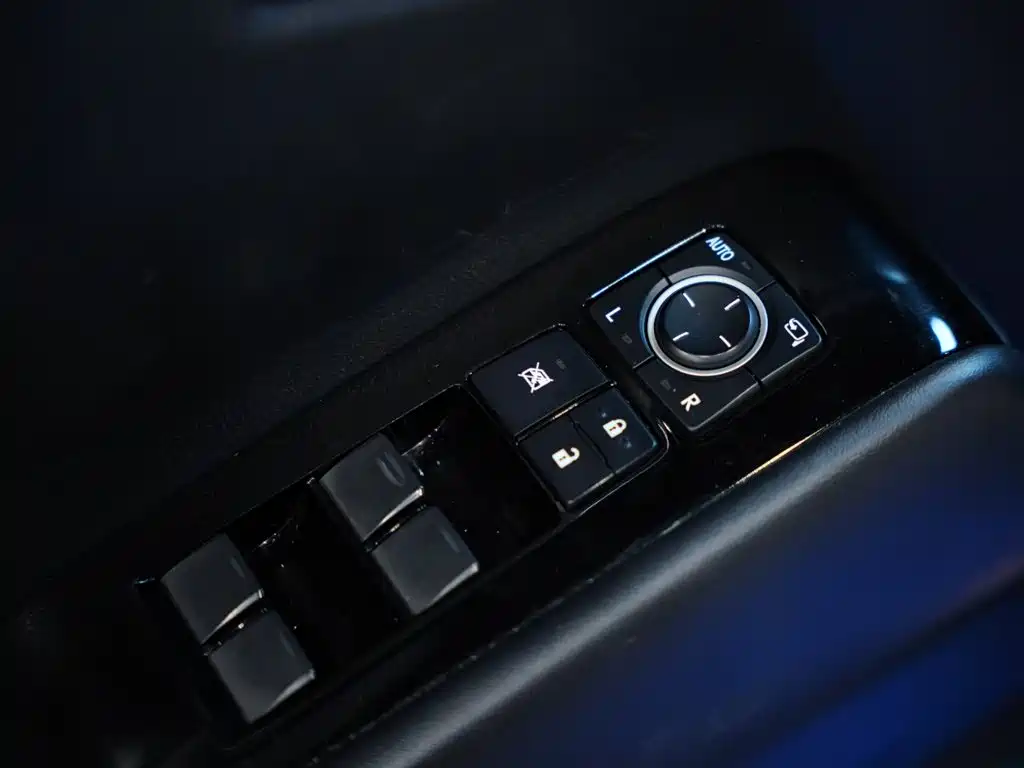 Lexus LM — миниатюра 17