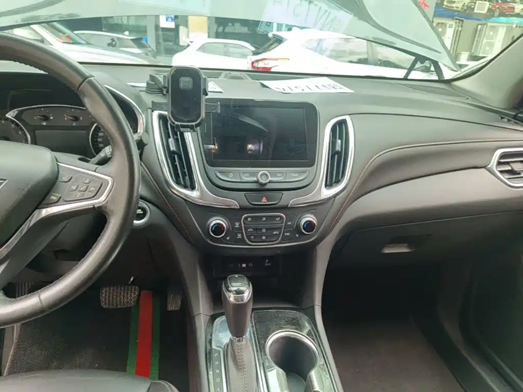 Chevrolet Equinox — миниатюра 13