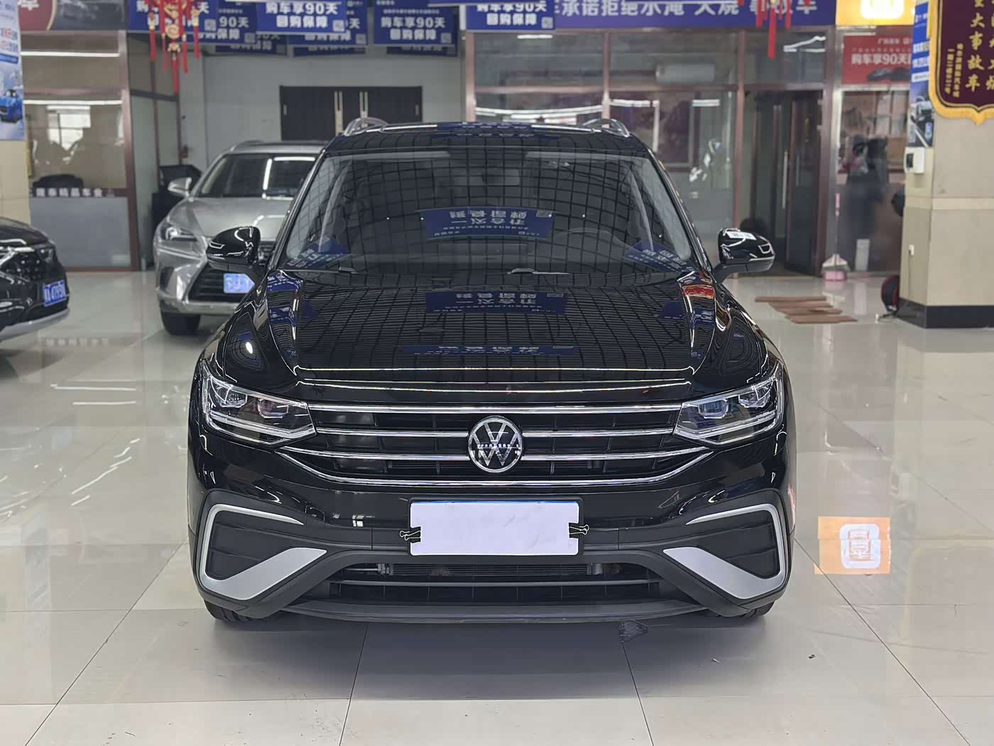 Volkswagen Tiguan L 1.4 л 2022 г. Чёрный, пробег 27000 км