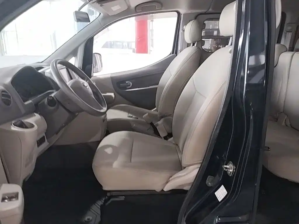 Nissan NV200 — миниатюра 15